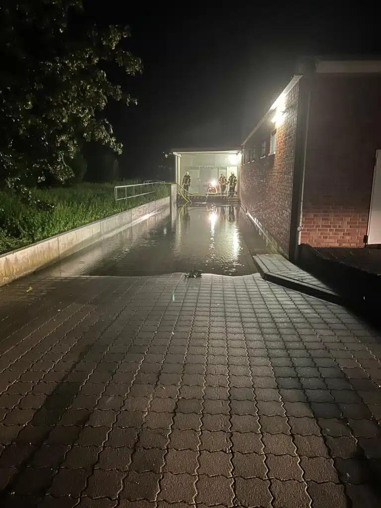 Laderampe voll mit Wasser